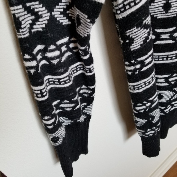 Mossimo Pattern Cardigan - Picture 4 of 5